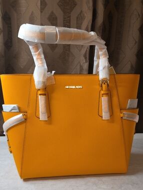 Michael Kors Voyager Leather Tote in Pop Orange with Gold Hardware